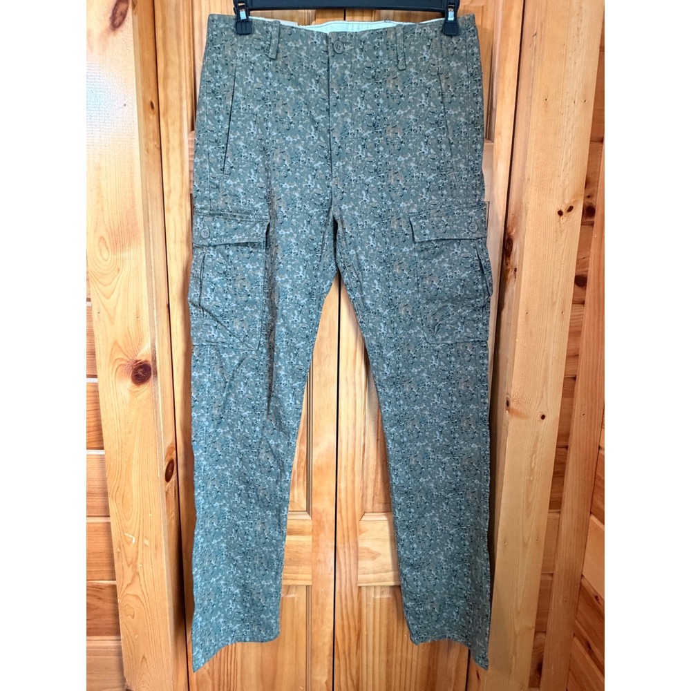 NWT Levi's Slim Straight Cargo Pants Mens 33x34 Green Digital Camo Stretch